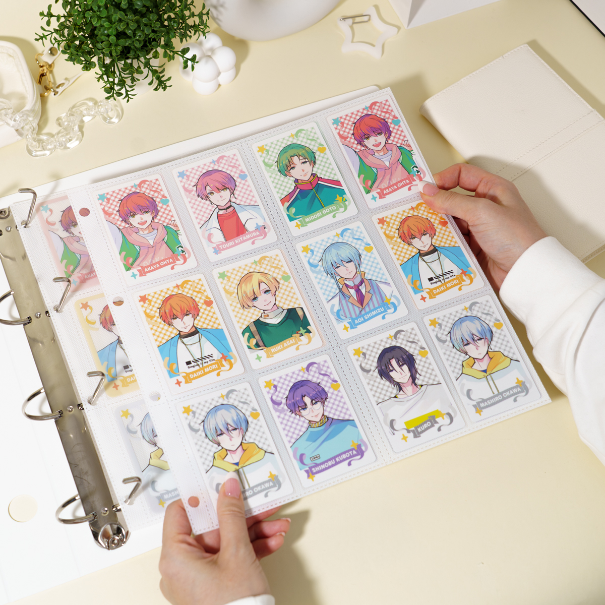 高透明フィルムと白台紙でグッズを引き立てる