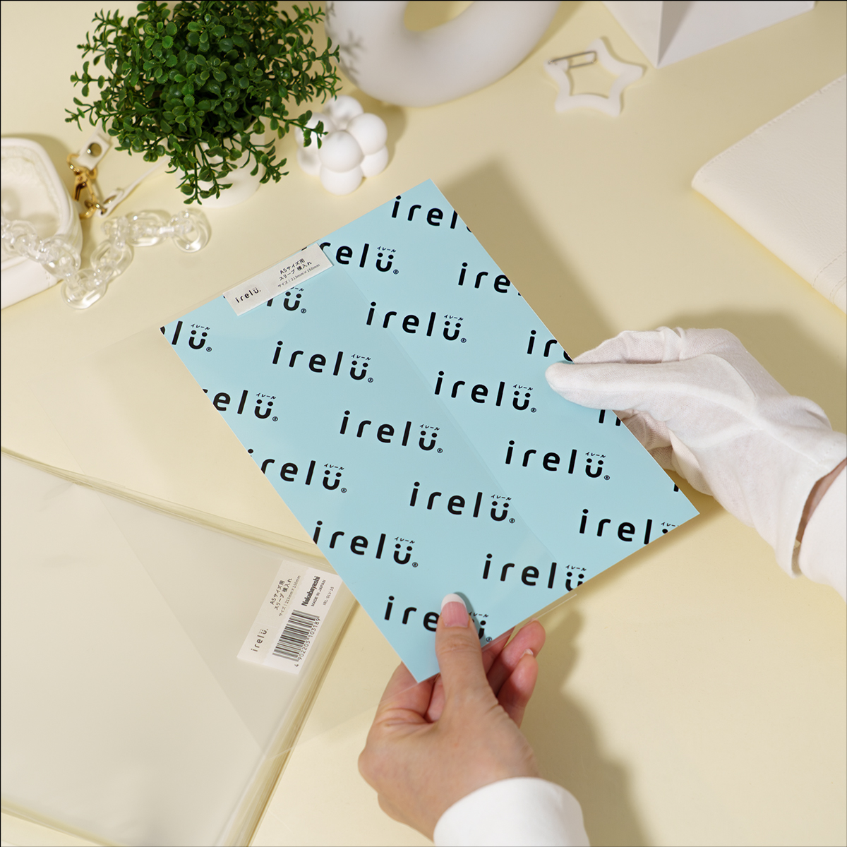 グッズの魅力を損なわない高透明素材