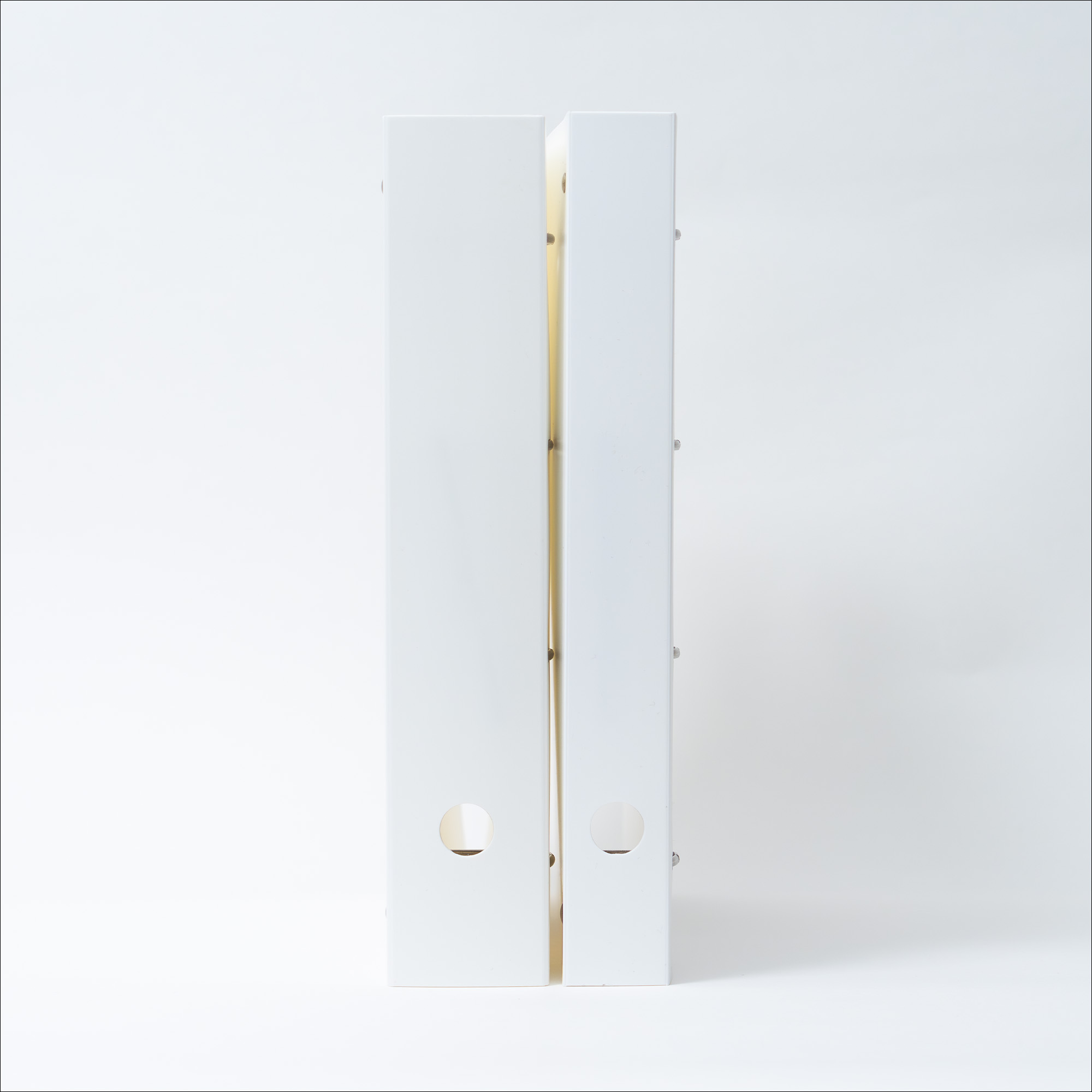 作品・ジャンルごとに分けやすい、42mmのスリム背幅