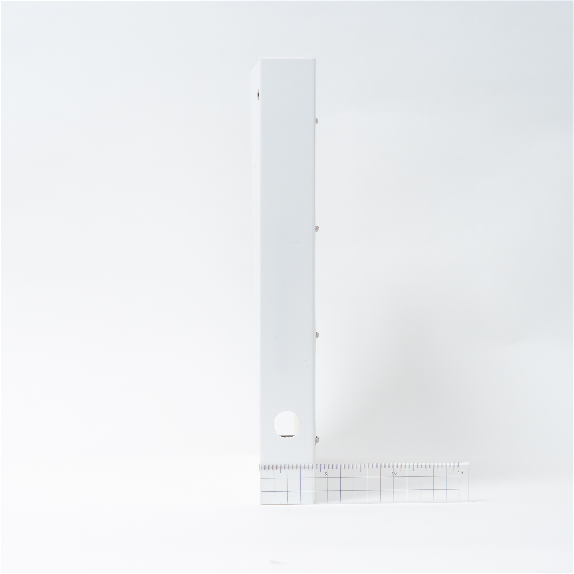 作品・ジャンルごとに分けやすい、42mmのスリム背幅