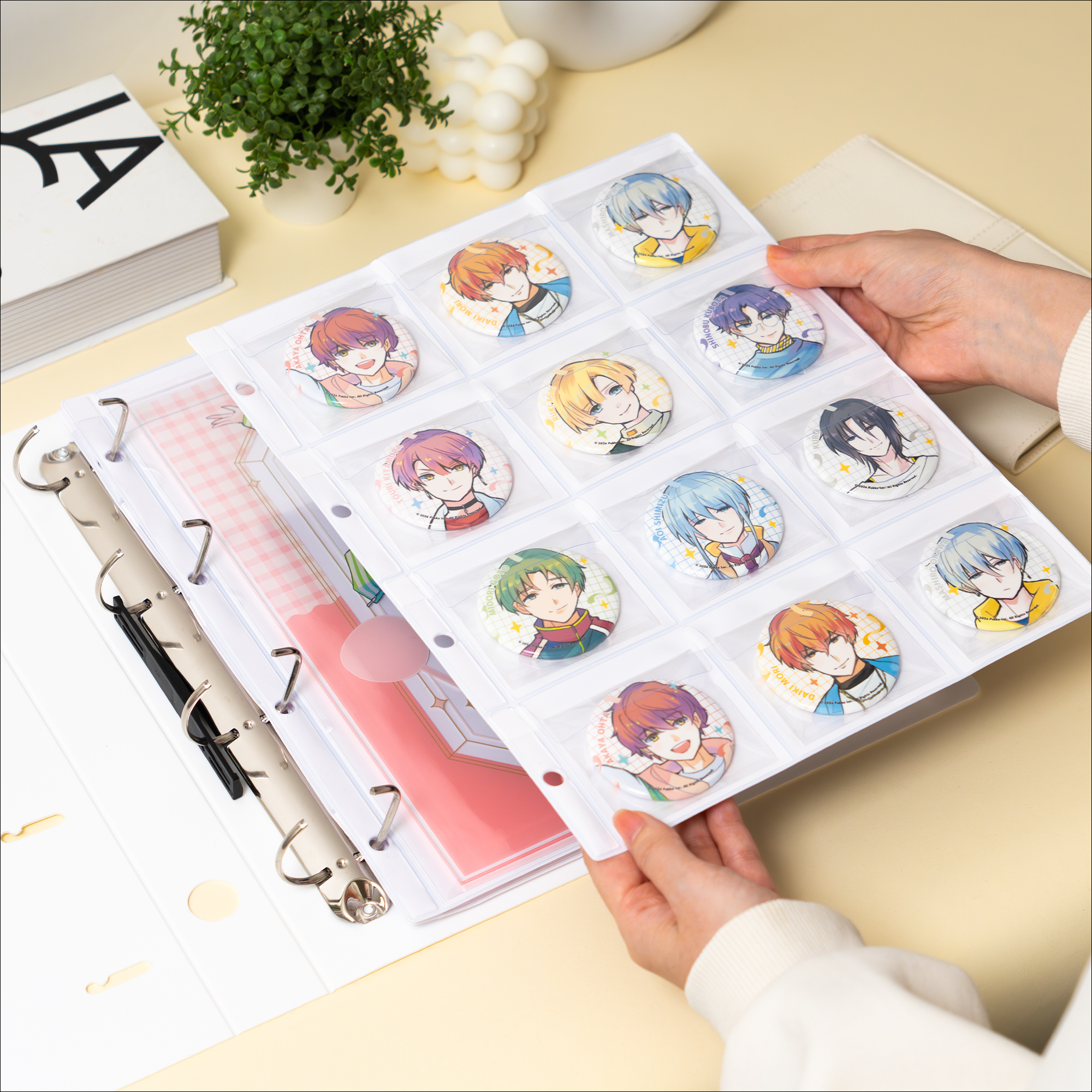 57mm缶バッジに最適化した12ポケット設計