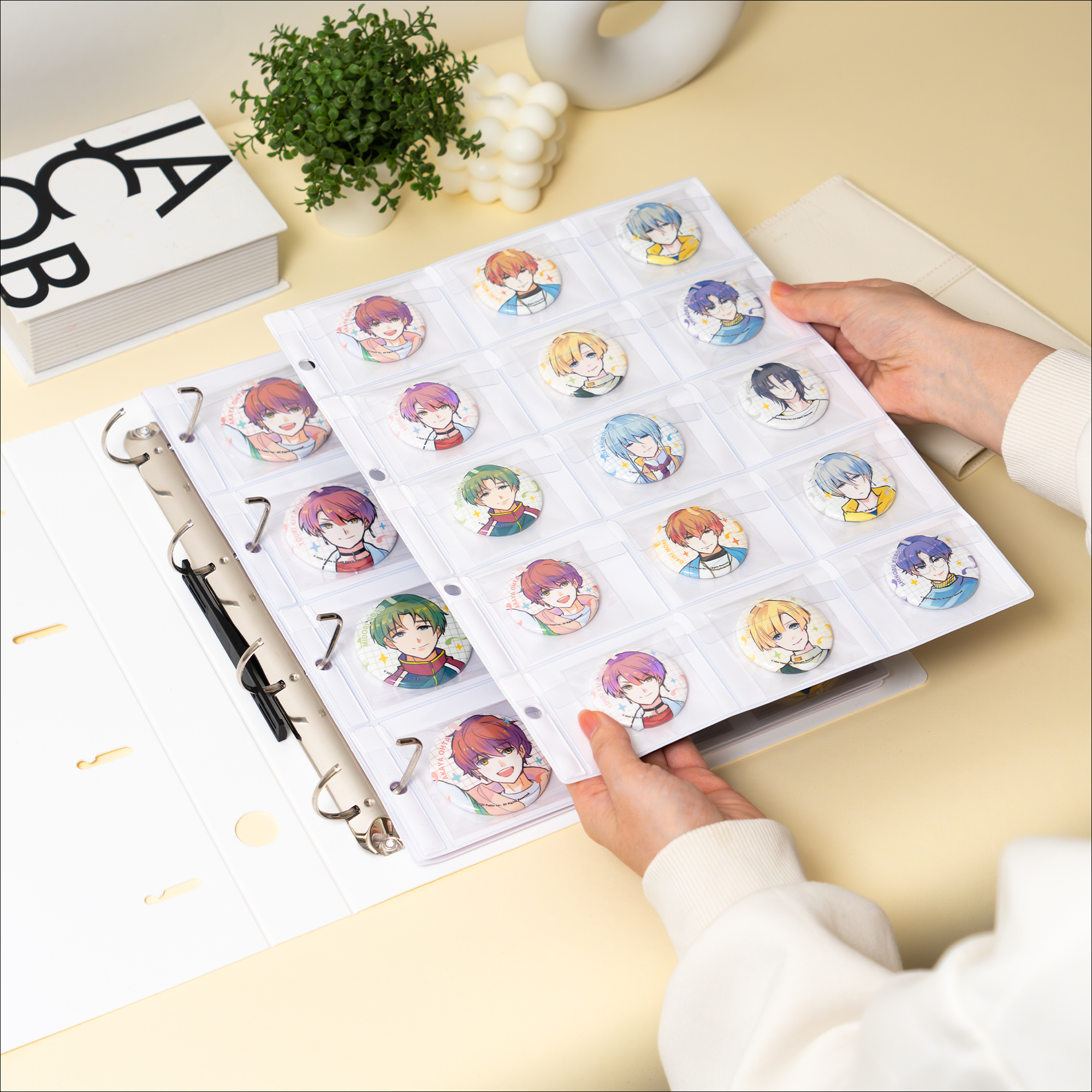 44mm缶バッジに最適化した15ポケット設計